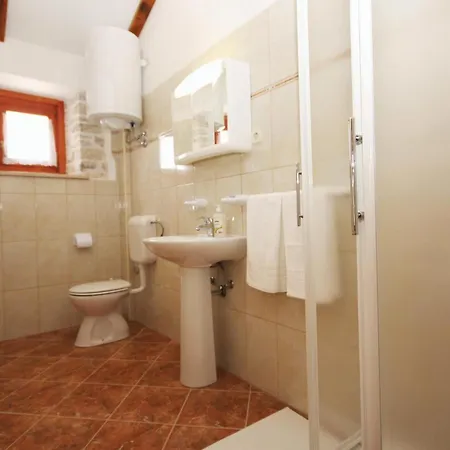 Casa vacanze Gorgeous In With Kitchen Butkovići