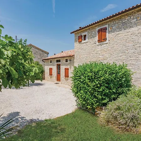 Holiday home Gorgeous Home In Butkovici With Kitchen *