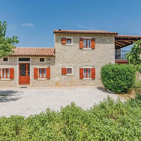 Holiday home Gorgeous Home In Butkovici With Kitchen *