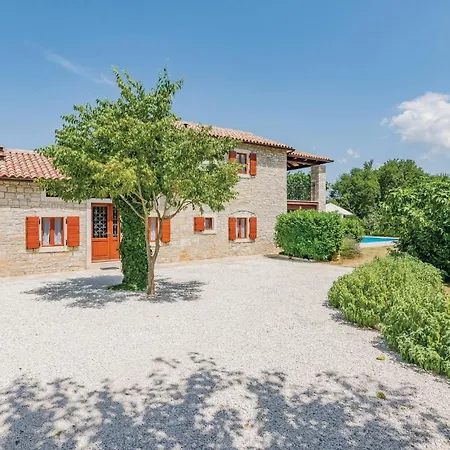Holiday home Gorgeous Home In Butkovici With Kitchen *